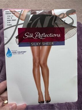 Hanes Silk Reflections Silky Sheer Pantyhose in Barely There 2 Pairs NEW